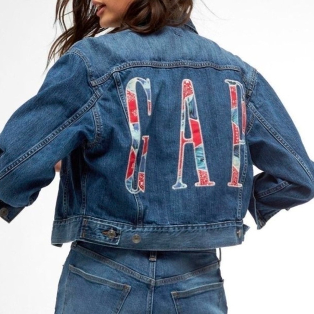 GAP Women’s Logo Icon Denim Jacket